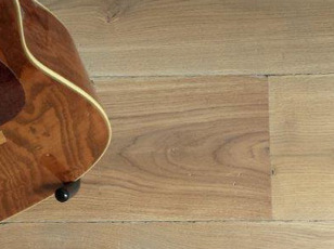 houten vloeren Almelo. Een houten vloer schuren in Almelo, dat doe je bij de Vloerderij